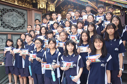 烘爐地爬千層梯   竹林中學為學測戰士祈福增信心