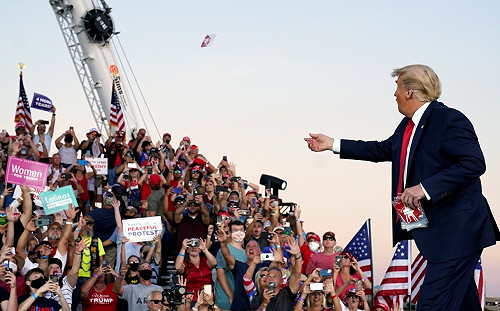 美總統大選辯論會》最終辯談疫情 拜登：川普害死那麼多人不能連任