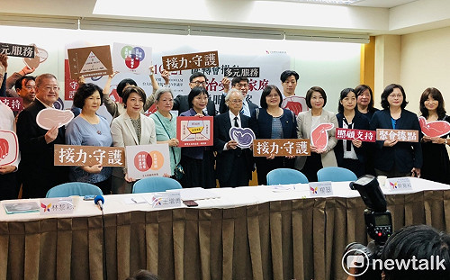 首次以國家之名進行政治療癒工程 促轉會展開照顧服務方案