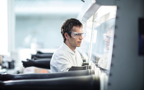 牛津疫苗價格優惠！僅3到4美元較莫德納疫苗便宜8倍