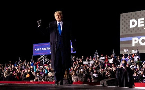 川普辯論說到選民心坎裡 非裔滿意度暴漲逼近5成