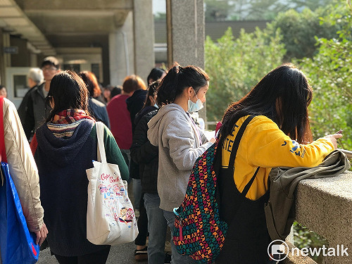 學測「老鼠跳上脖子」女考生崩潰！批校方冷處理 大考中心：史上首例