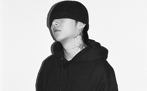 南韓rapper將「銀行帳號」刺身上竟收到粉絲匯款 網呼：太羨慕