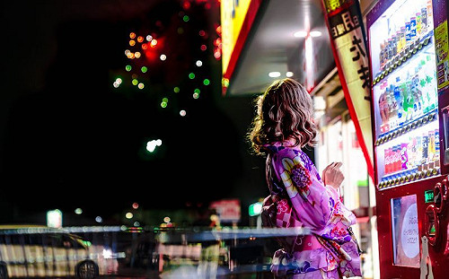 女發現販賣機「超貼心選項」！  眾人一看衝了：好想投投看