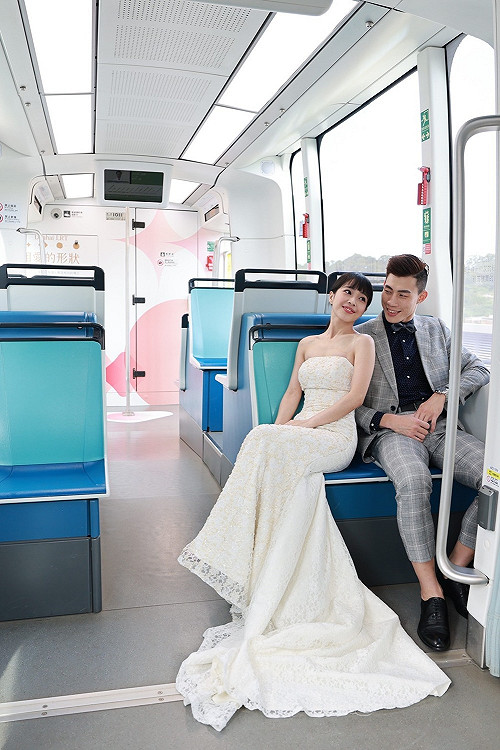 結合新北聯合婚禮為藍海線暖身  淡海輕軌列車「幸福」上路