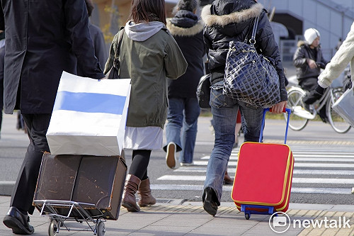 20個月來首次! 美重啟墨西哥、加拿大邊境 數百輛汽車排數公里長