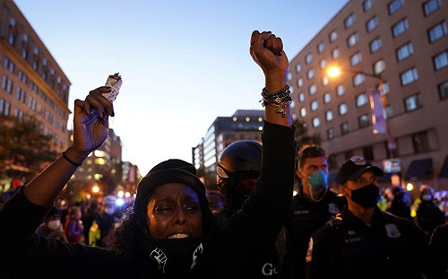 川普可能獲勝 華盛頓特區反川粉群起暴動抗議