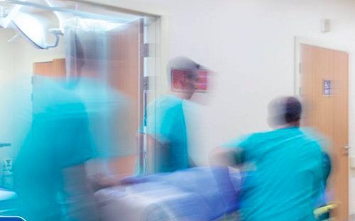 武漢肺炎》美國確診數突破1100萬人！無症狀醫療人員被迫繼續工作