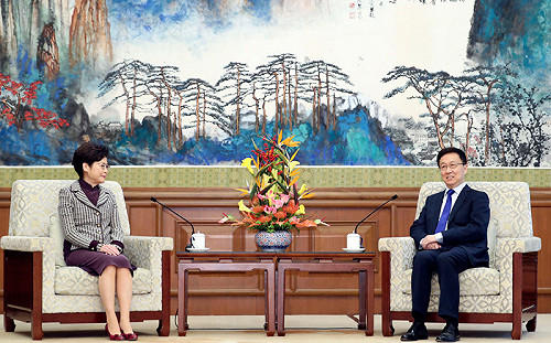 跑到北京「被摸頭」 林鄭:國安法具震攝作用讓香港恢復穩定