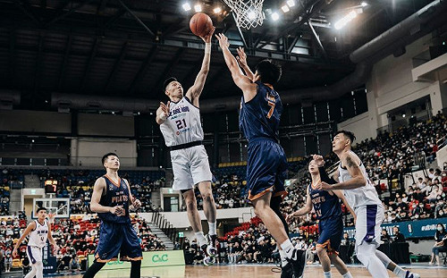 籃球／本土對決！田浩、吳岱豪空中接力　攻城獅逆轉桃園