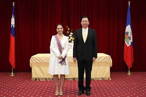 海地駐台大使庫珀將卸任 獲吳釗燮頒「大綬景星勳章」