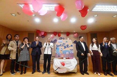 新北攜手企業助弱勢汰換電器 侯友宜籲市民省點電費、多點幸福