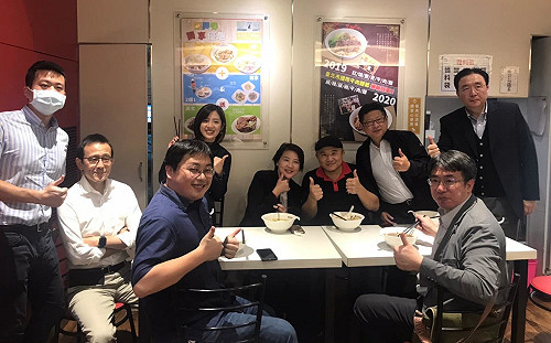 丁怡銘引爆牛肉麵之亂 業者PO文感謝黃珊珊「自掏腰包」力挺