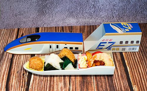 鐵道迷早起排隊只為它！日本JR造型便當開賣1小時被搶光