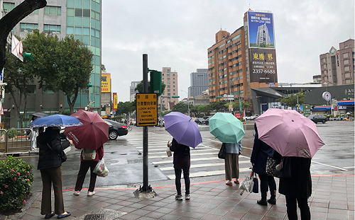 東北風＋颱風帶來水氣！全台各地有雨 氣溫下探19度