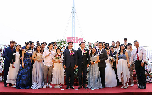 大港橋畔遊艇集團婚禮 陳其邁林佳龍見證福新人互訂終身