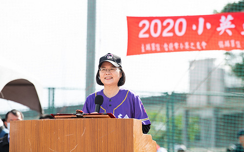 台灣如何面對多方面挑戰? 蔡英文:沉著冷靜「一球一球地投」