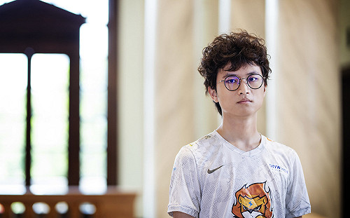 《英雄聯盟》捲入灌票疑雲!SN選手直播遭惡評洗版