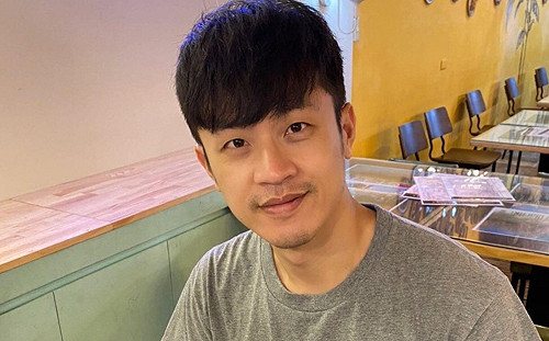 「想打國產」卻預約AZ疫苗！焦糖哥哥遭酸反嗆：不像藍白特權偷打