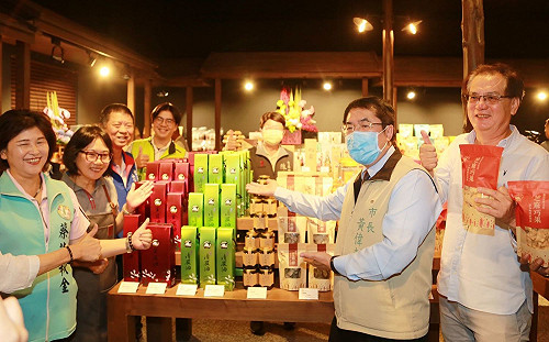 胡麻嫂擔露館為西港胡麻節暖場  黃偉哲邀全國鄉親來買伴手禮