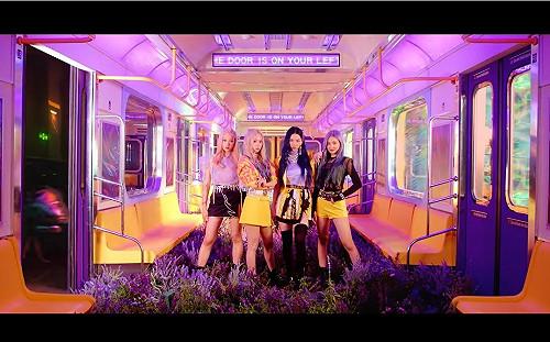 (影)aespa終出道！公開MV網傻眼：讓未成年穿成這樣？