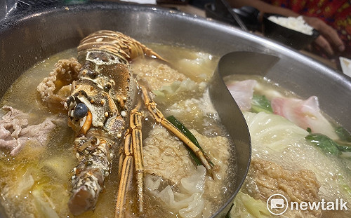 高雄外籍女自主健康管理首日聚餐吃火鍋  事後確診遭罰1萬