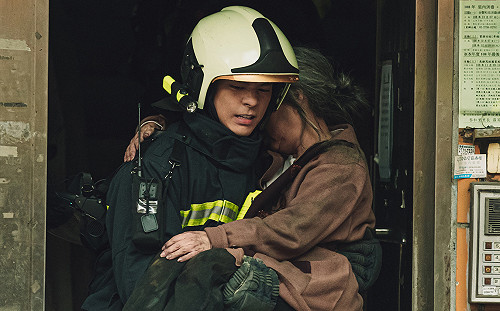 (影)火場畫面超震撼！《火神的眼淚》林柏宏勇救傷患