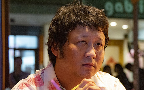 (影)21年前遭父母淚求別念戲劇！納豆表舅侯友宜 1通電話順利助攻