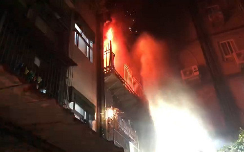 新莊公寓暗夜大火 母親帶子女跳樓逃生獲救