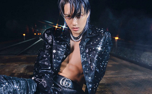 (影)EXO KAI「深V襯衫」開到人魚線！粉嗨：受不了