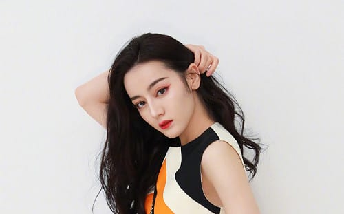 迪麗熱巴「班機困杜拜3天」！發文報平安「最新行蹤曝光」 