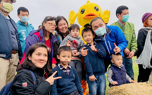 「新北鴨鴨公園地景藝術展」今、明兩天萌搭搭登場