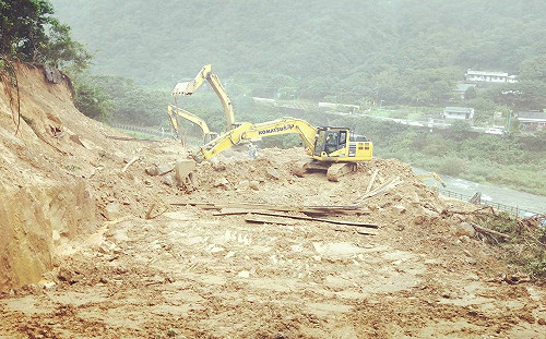台鐵猴硐瑞芳路段坍方通行困難！客運累積疏運超過13萬人