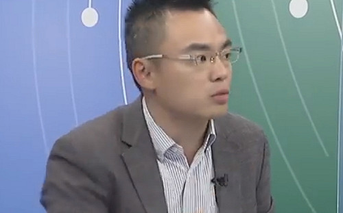 政府10月才發券! 他批 : 都快渴死了 還在問考慮用什麼杯子裝水