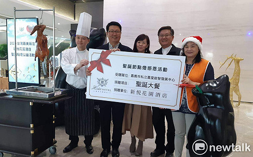 新悦花園酒店聖誕點燈  慢飛天使大啖火焰片皮鴨握壽司