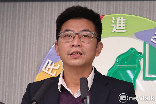 疫情當頭  蔡英文提醒黨公職：跑攤避免逐桌敬酒