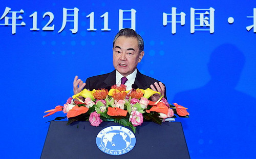 中國戰狼又嗆美國  王毅：「反華勢力的倒行逆施該收場了」