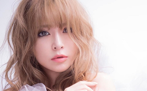 拯救公司財務？疫情下濱崎步挺大肚年底一連開唱兩場