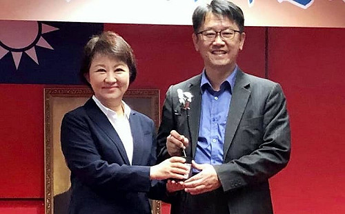 中市府政務官又一人因緋聞下台  勞工局長吳威志辭呈全文上臉書