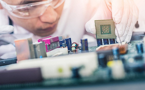 對抗中國科技產業！美參院通過2,500億美元法案推動晶片研發