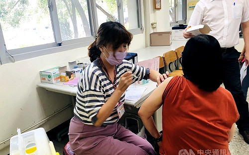 流感疫苗不良事件通報較去年高3倍！食藥署：有16死、1危及性命 創歷年新高