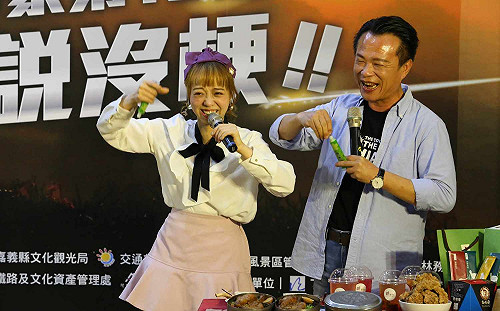 合體網紅龍龍一起搞笑  翁章梁行銷嘉義縣用心良苦