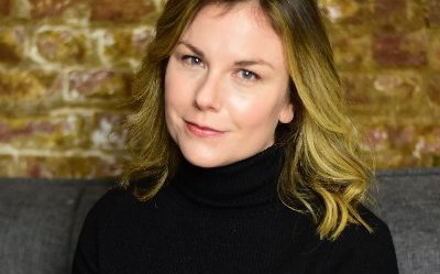 女記者愛上採訪對象全美最痛恨黑心藥商 引發論戰