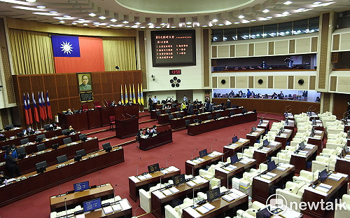 藍議員連環砲轟中央隱匿足跡 綠議員批：先入為主擴大疫情？