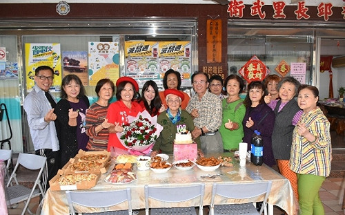 高雄「2021跨百光年」活動啟航 里長婆婆同慶百歲生日