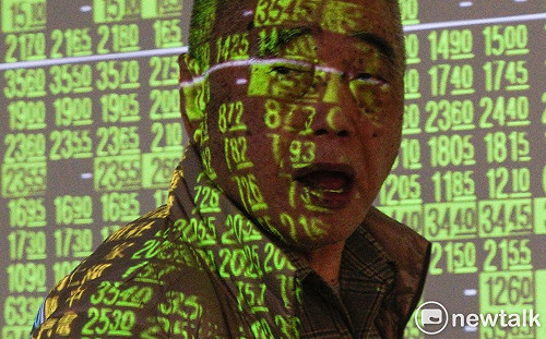 國安基金995！台股殺破萬五關卡 操盤手說話了