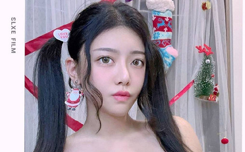 雙馬尾的誘惑！霍萱性感紅內衣藏不住魔鬼身材