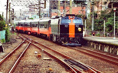 鐵道旅遊新選擇！鳴日號結合跨年熱潮今日首航