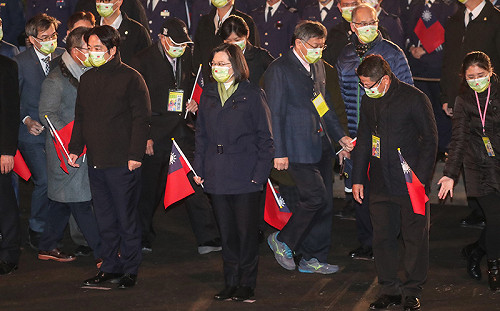 元旦升旗防疫取消民眾觀禮 蔡英文和柯文哲零互動