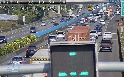 元旦連假最後一天！行車時間增7倍 國5連塞10小時